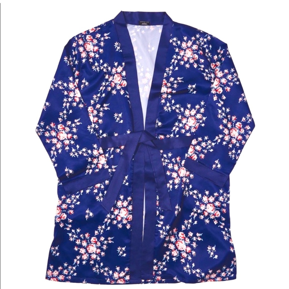 New in package!  Morgan Lane Size S/M Floral Robe
